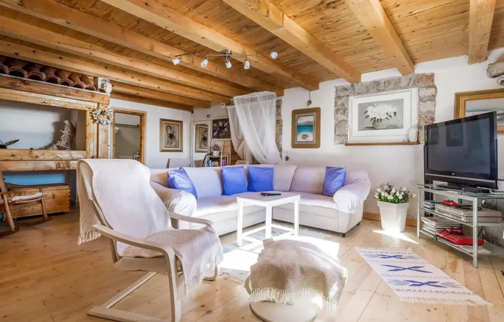 Beautiful Home in Lukovo Sugarje With 3 Bedrooms and Wifi