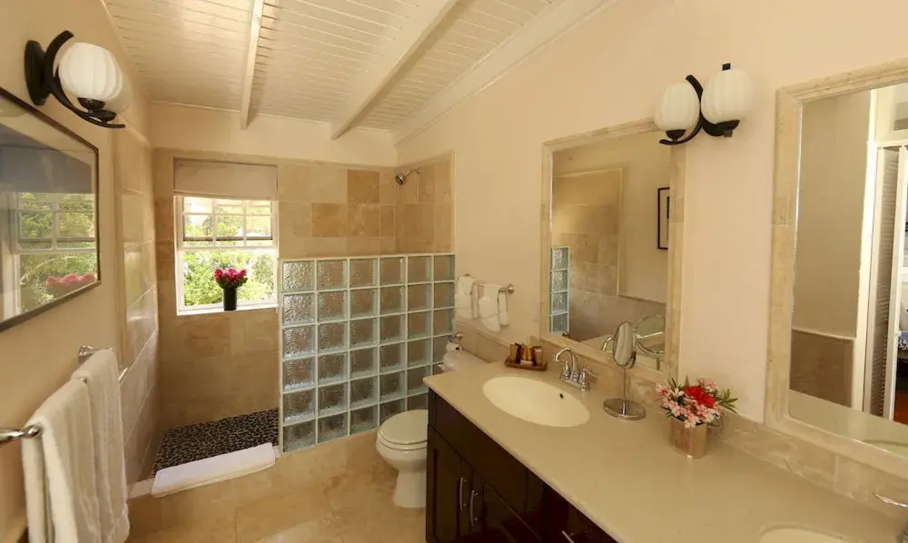 Admiral's Inn and Gunpowder Suites