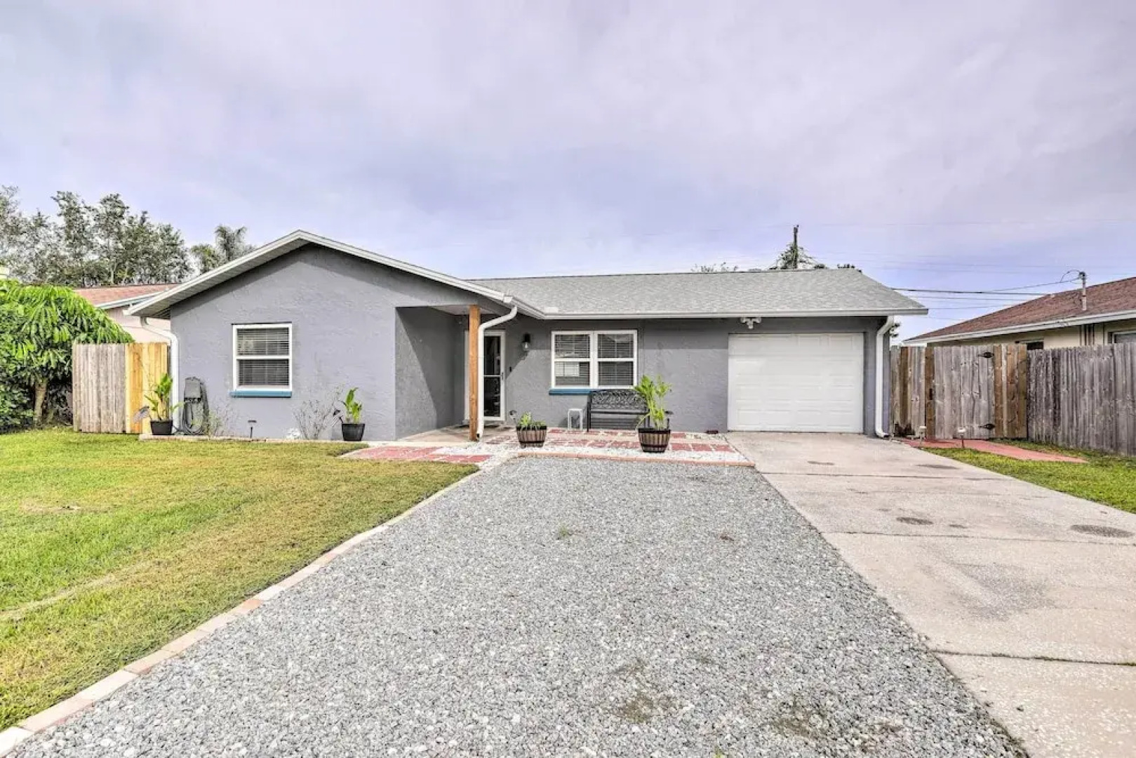 Sun-kissed Largo Escape: Private Pool & Patio