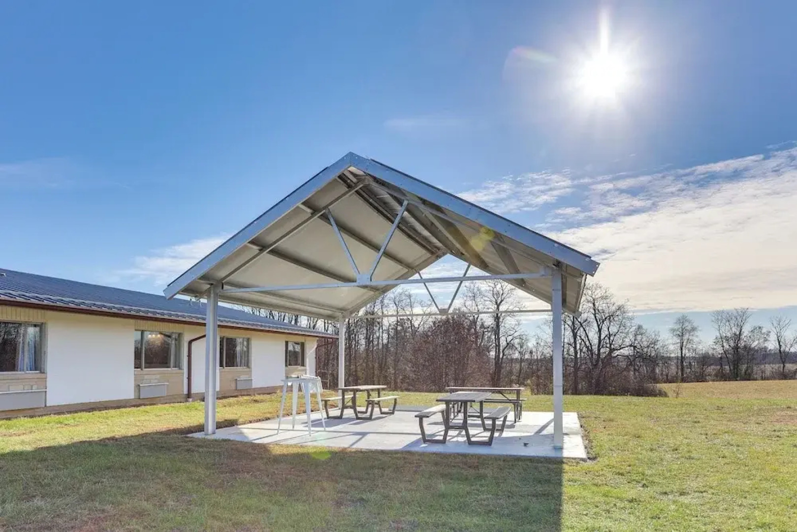 Golf, Shop, Tour & More: Oakland City Apartment