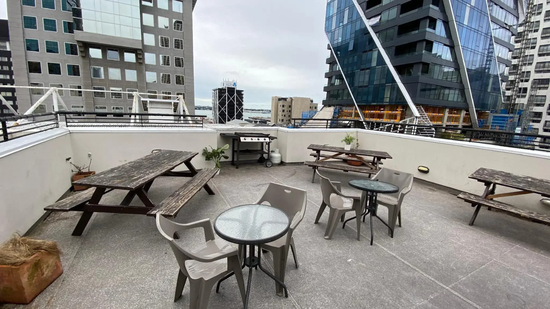 Nomads Auckland Backpackers