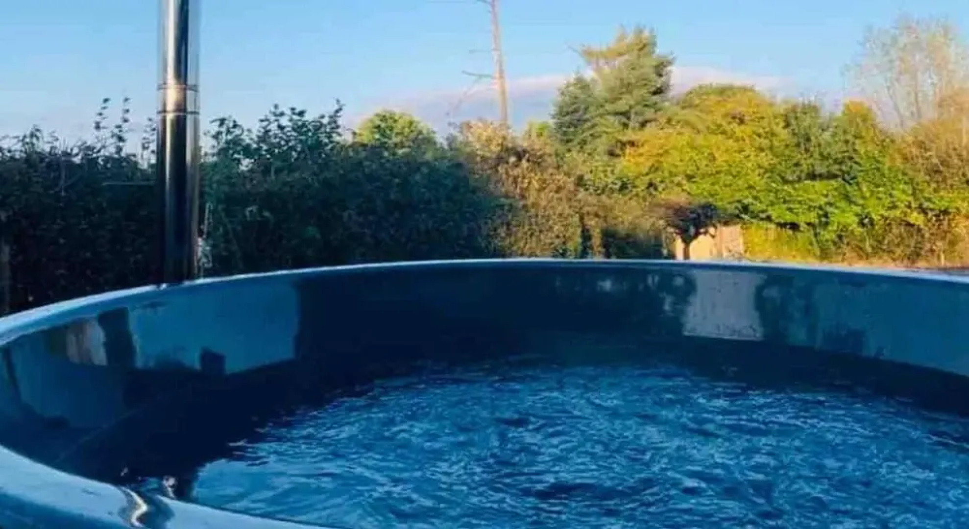 Cute and Cosy Shepard hut With Wood Fuel hot tub