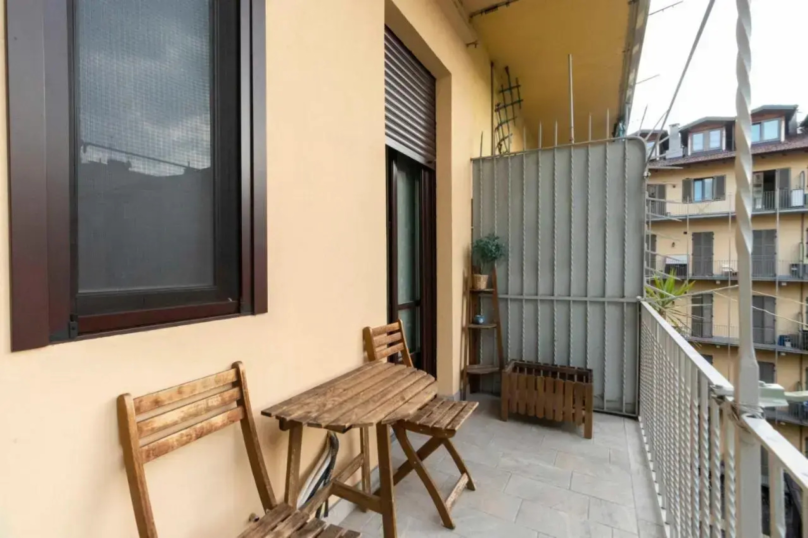 BOOK NOW! Apt x4 a few steps from Valentino's Park