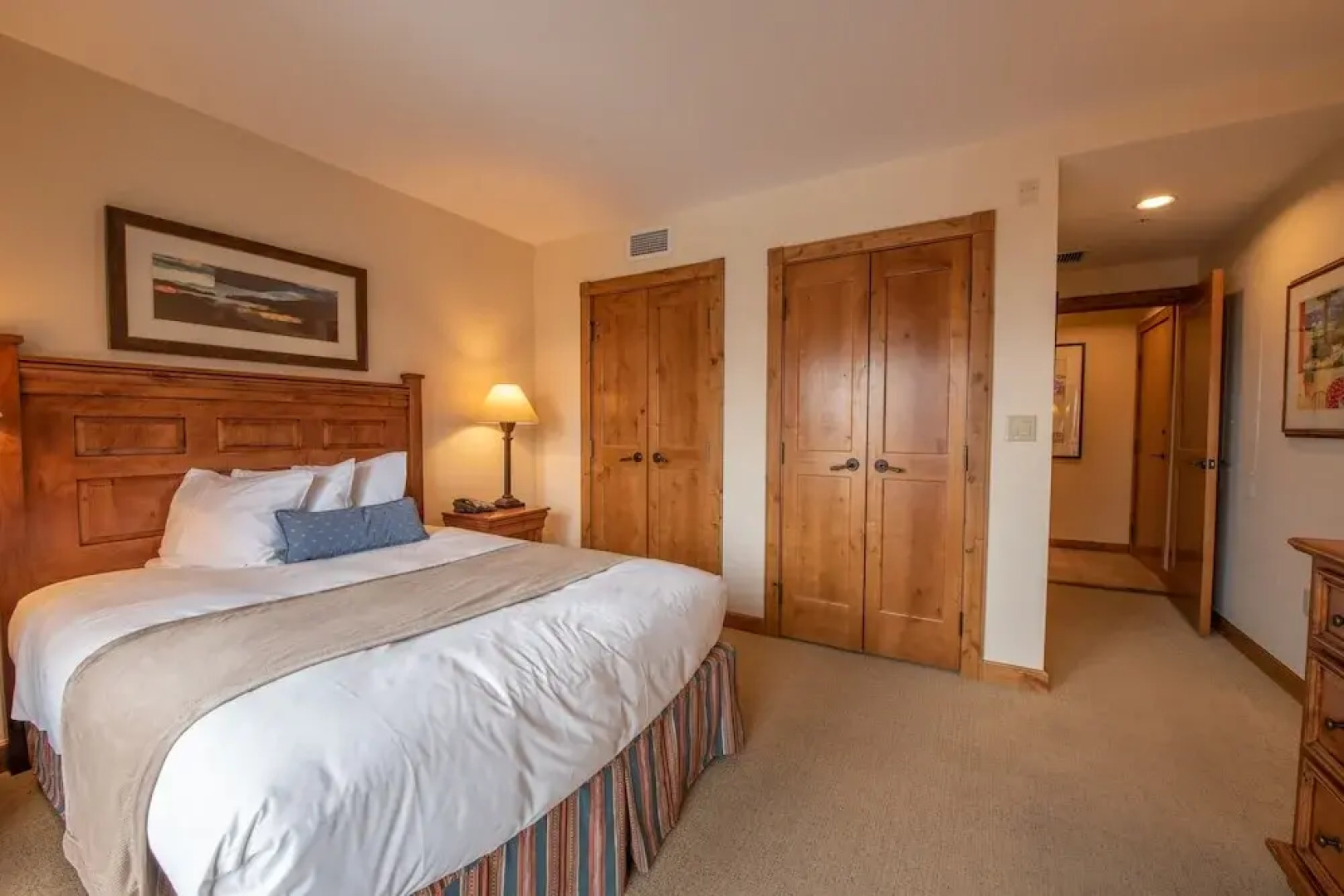 Large 3 Bedroom Bathroom In Mountaineer Square Condo - No Cleaning Fee! by RedAwning