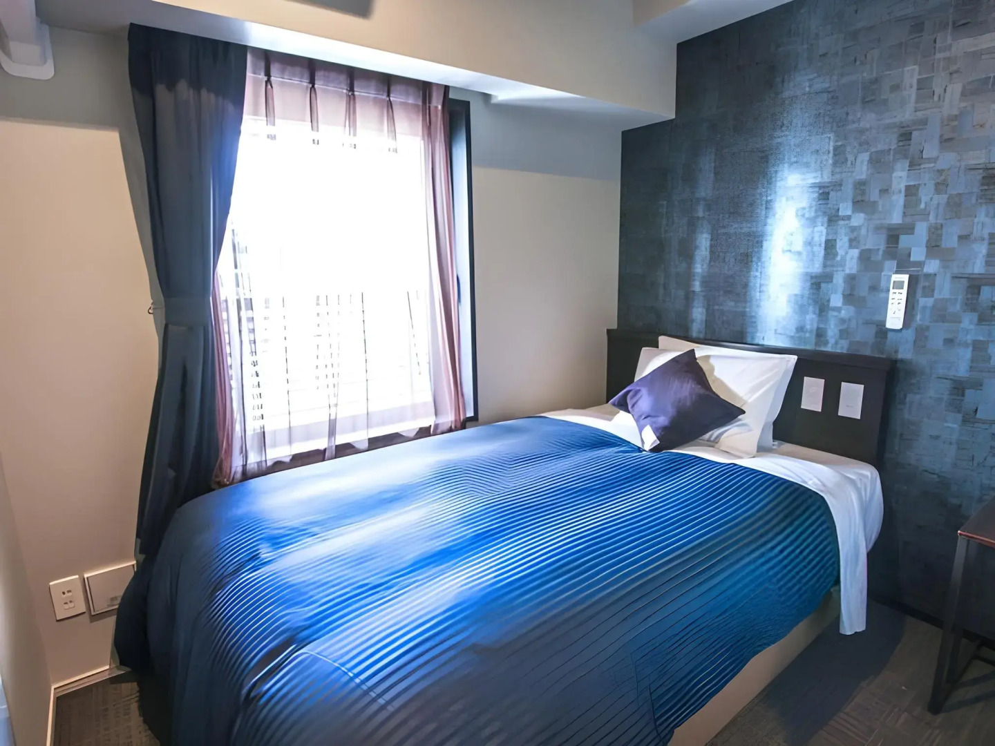 Hotel LiVEMAX Osaka Honmachi