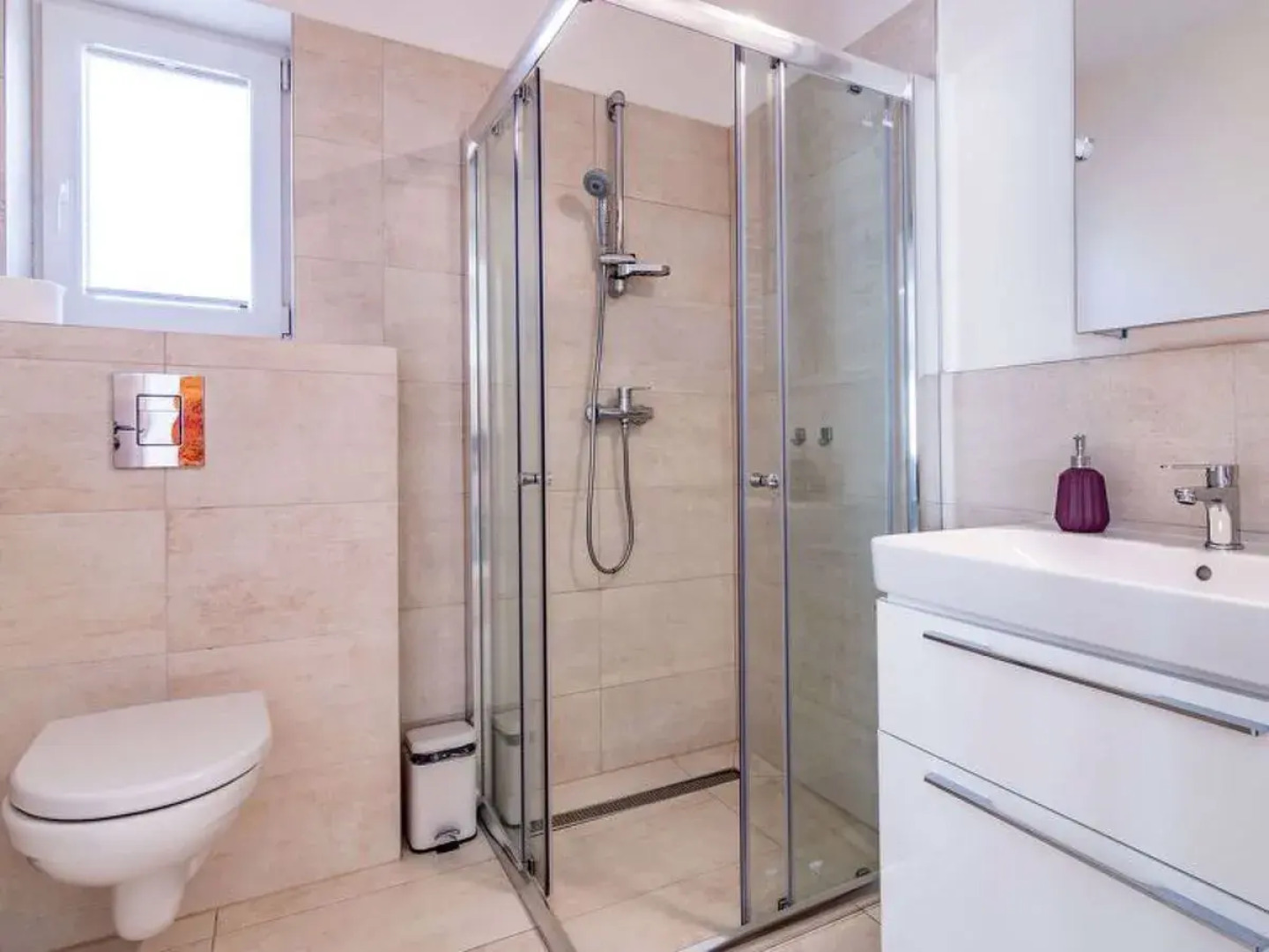 Lakeside Village 37873