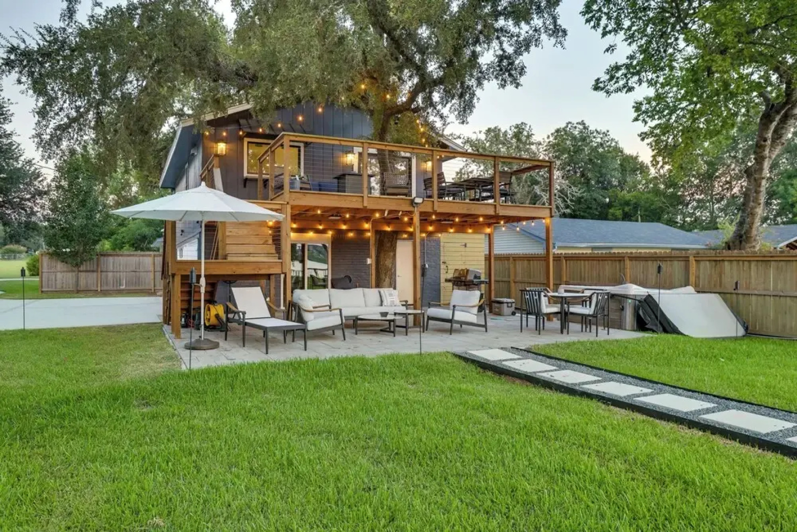 Willis Waterfront Home w/ Deck on Lake Conroe!