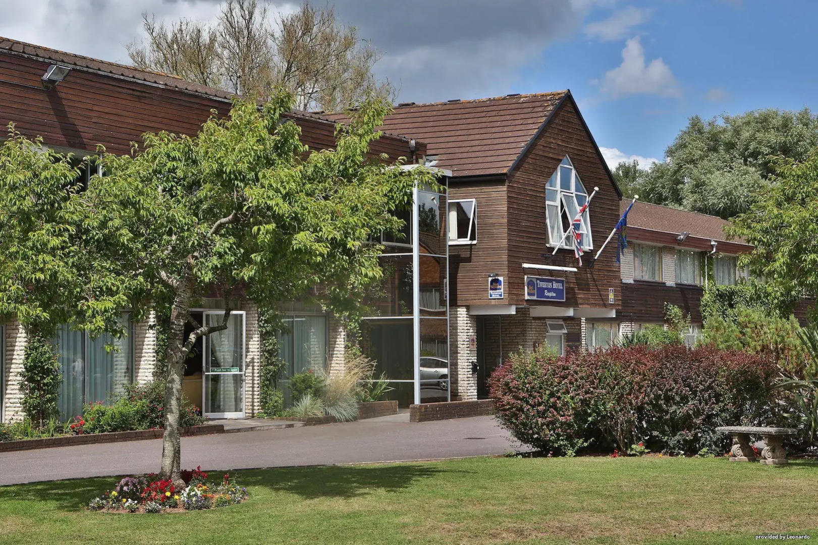 Tiverton Hotel Lounge & Venue