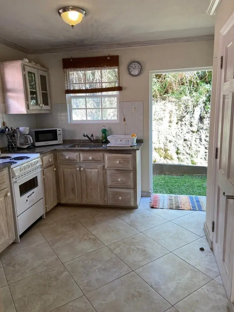 Inviting 2-bed Apartment West Coast Private