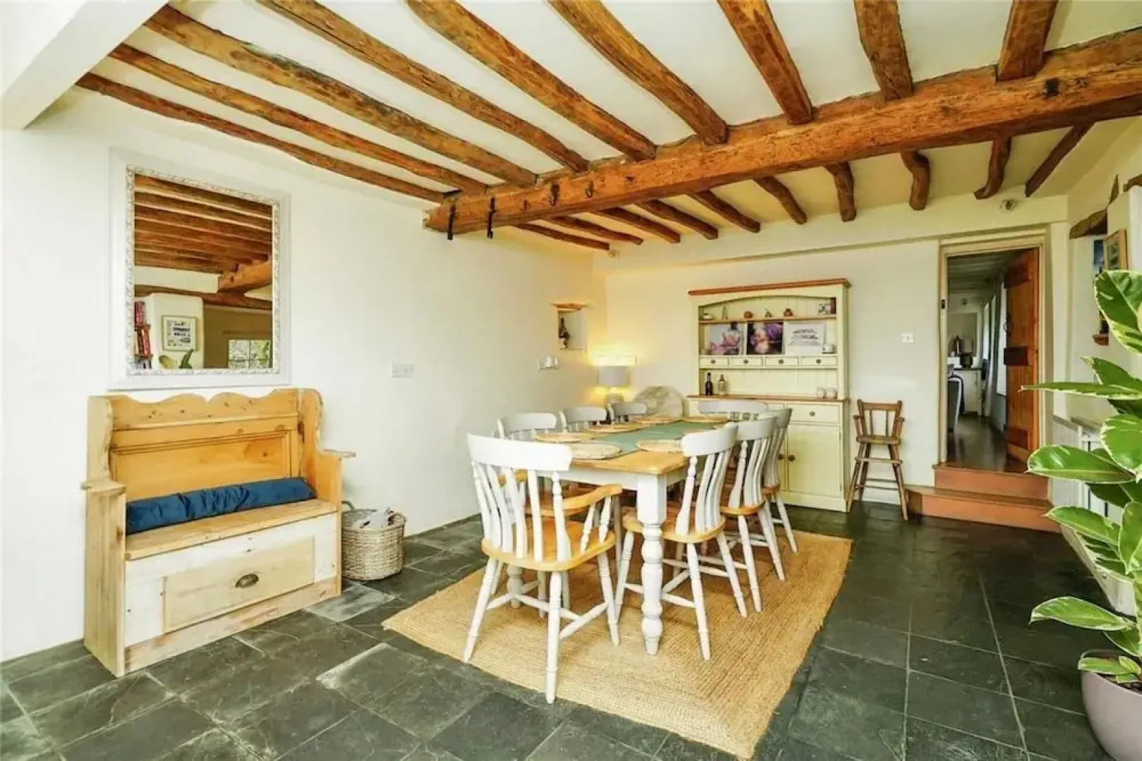 Beautiful 4-bed Cottage in Heart of the Cotswolds
