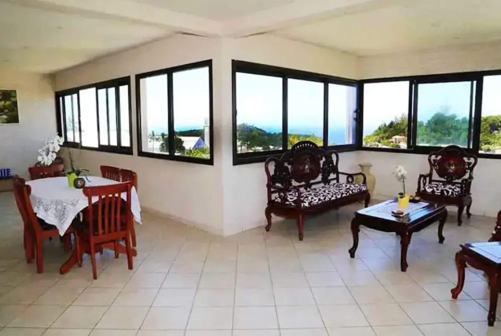 Apartment With 3 Bedrooms in Petite Île, With Wonderful sea View, Enclosed Garden and Wifi Near the Beach