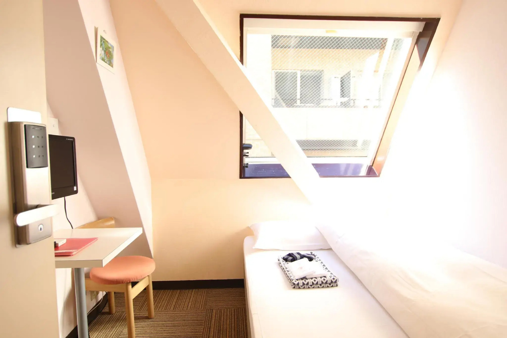 Sakura Hotel Jimbocho - Hostel