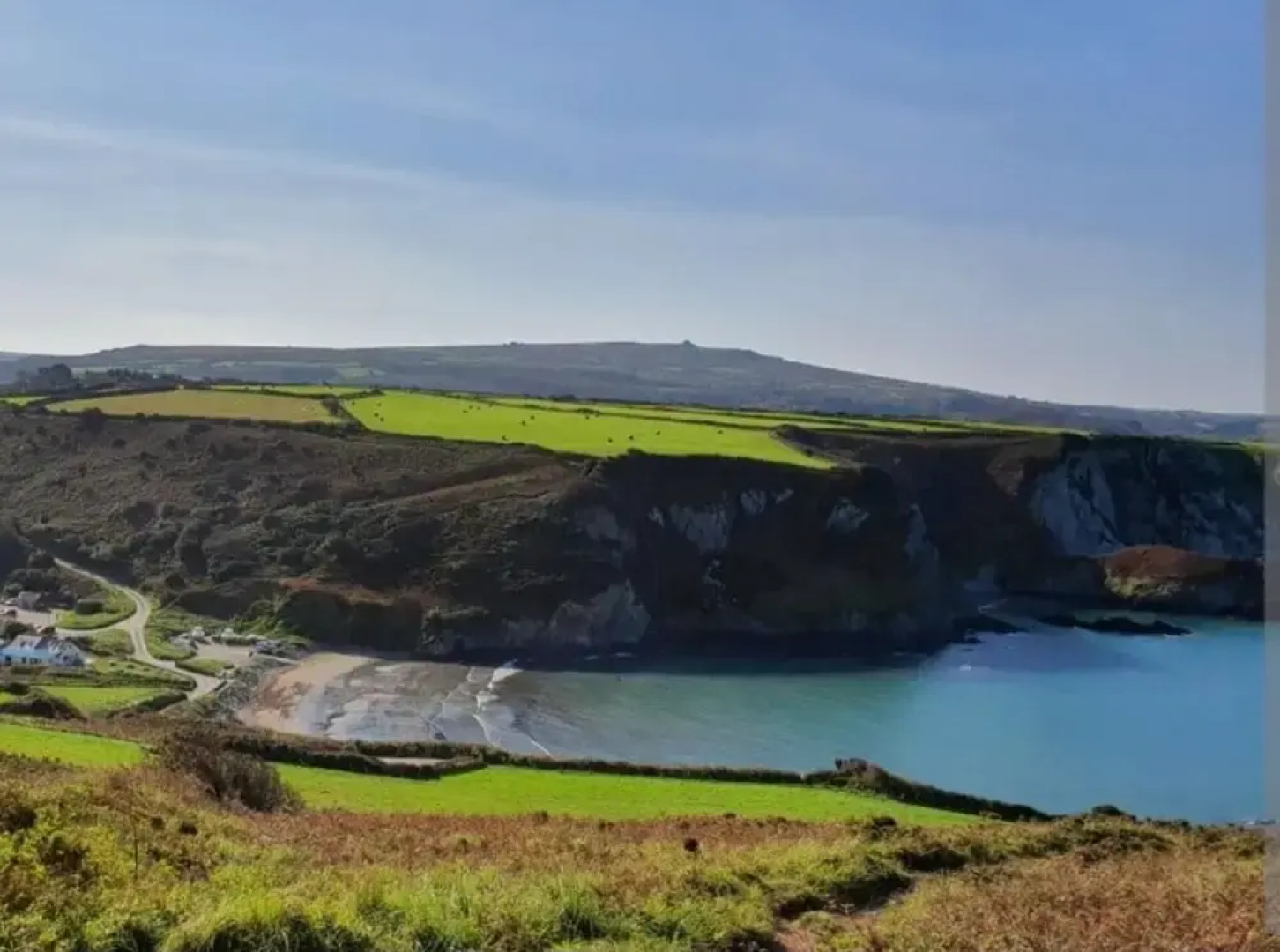 Cariad Bach 64 Dinas Cross