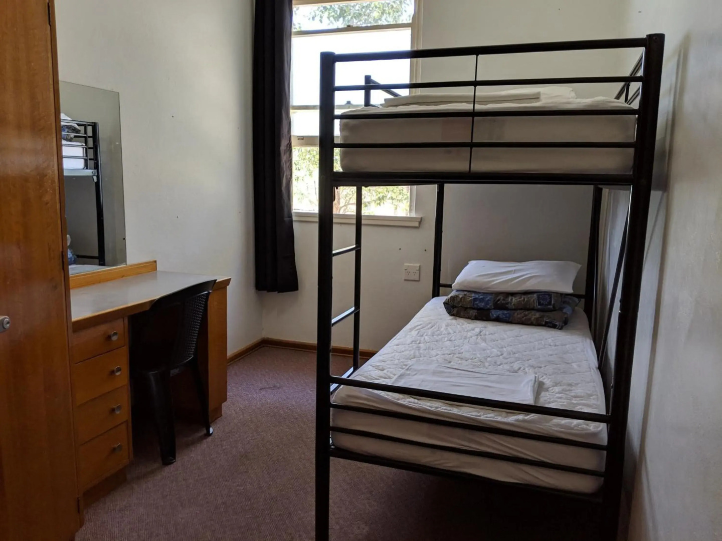 Young Budget Accommodation - Hostel