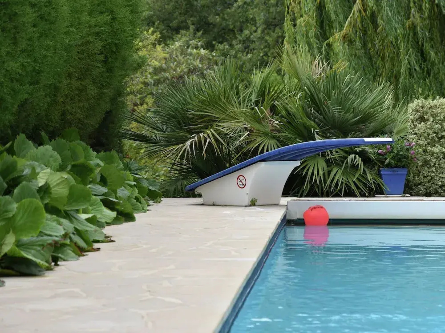 Stately Villa in La Gaude With Relaxation Area and Pool