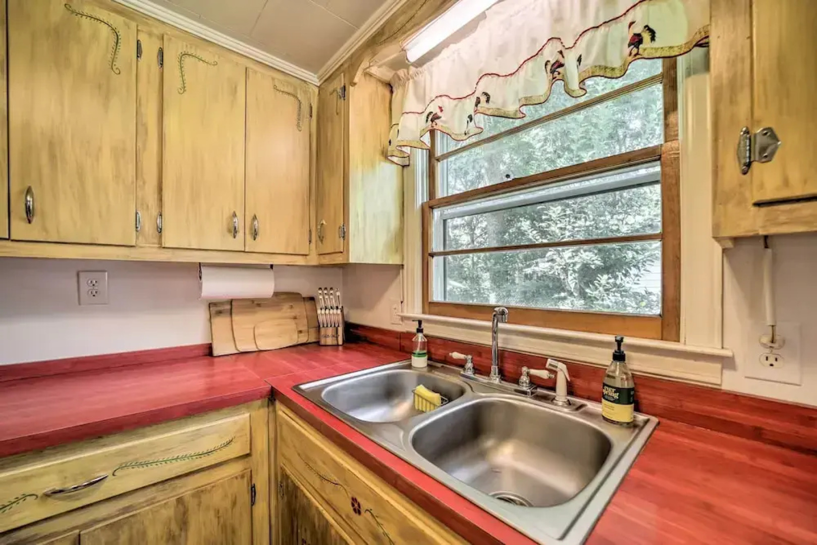 Cozy Franklin Cottage w/ Waterfront Views!