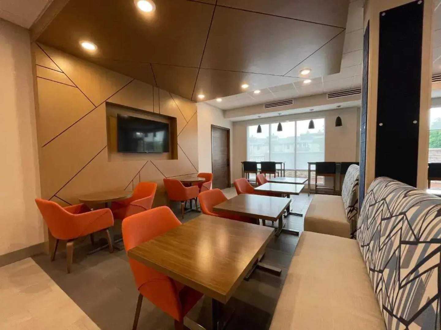 Holiday Inn Express & Suites Ft. Smith Airport by IHG