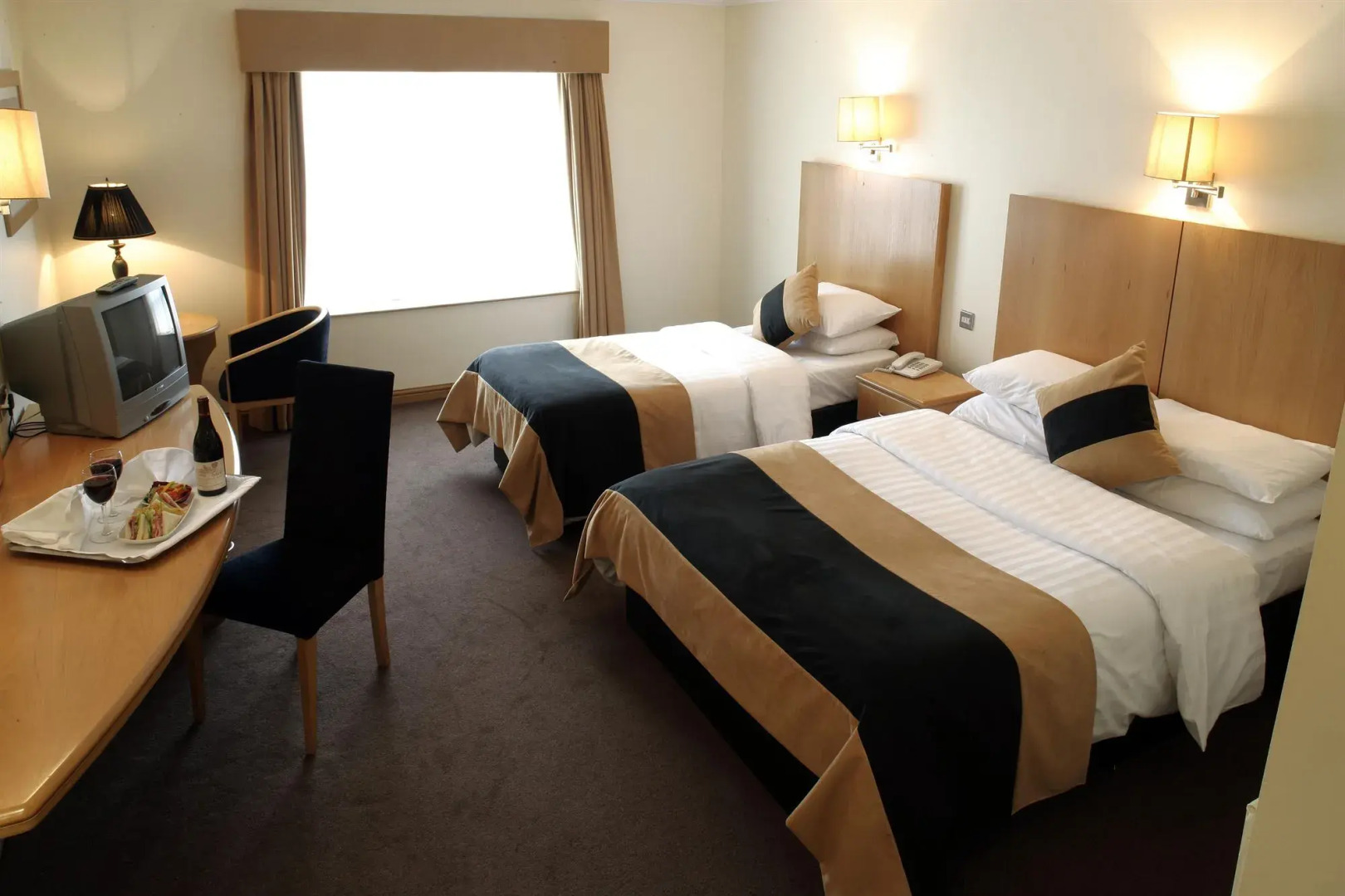 La Mon Hotel And Country Club