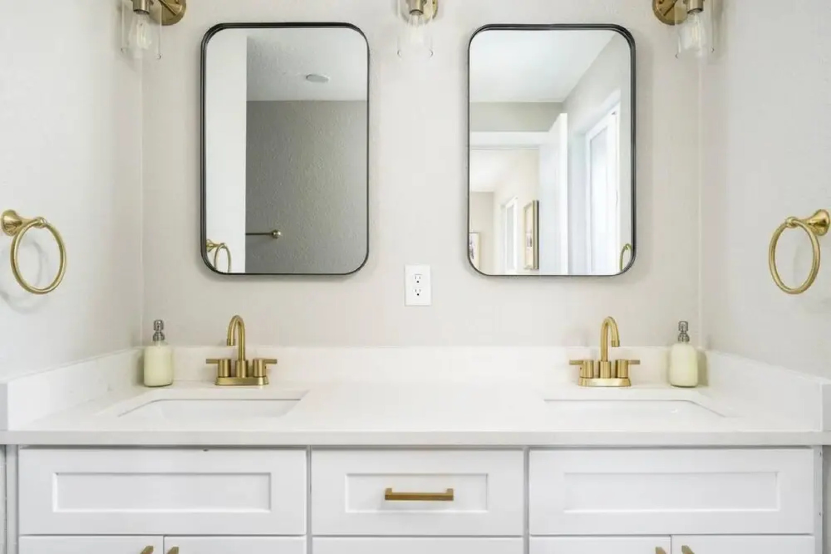 Gorgeous- 4 King Beds Near Den w Large Game Room