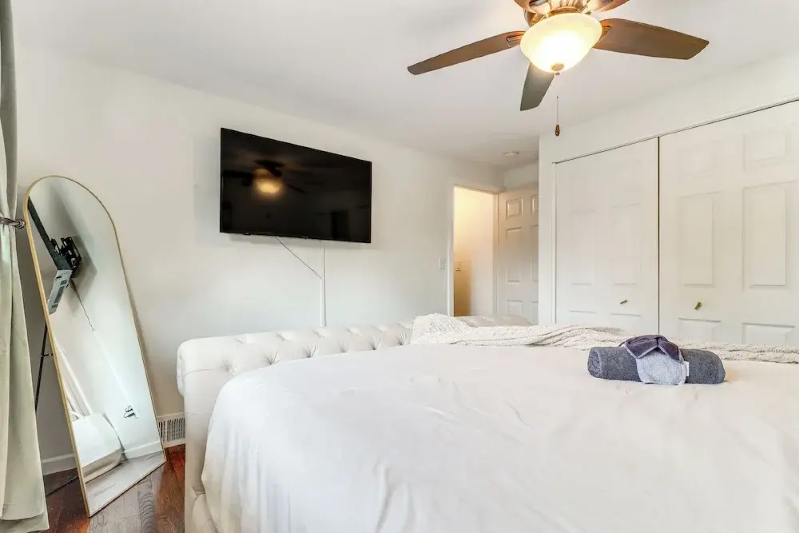 8 Mi to Henry Ford Museum: Westland Family Home