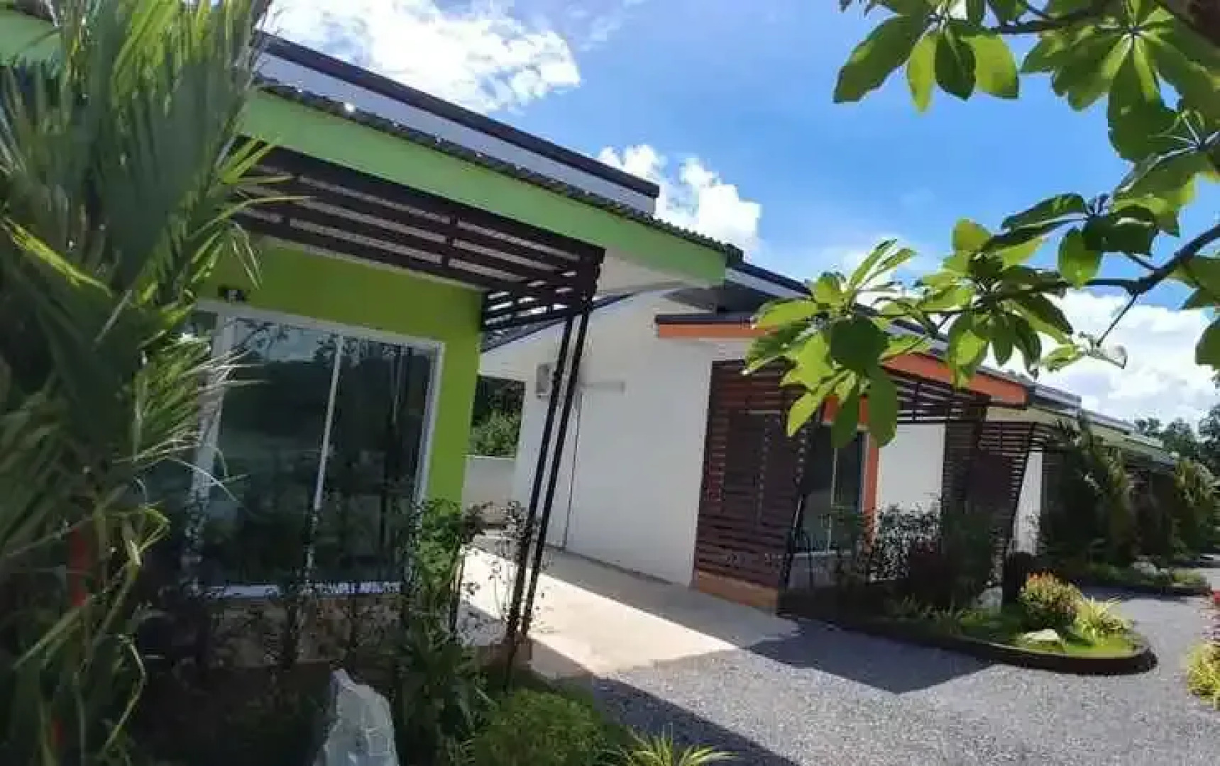 Thipburee Riverside Hotel