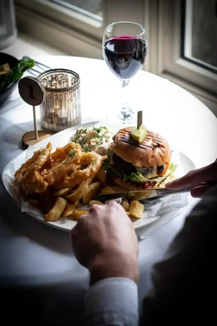 Shireburn Arms Hotel