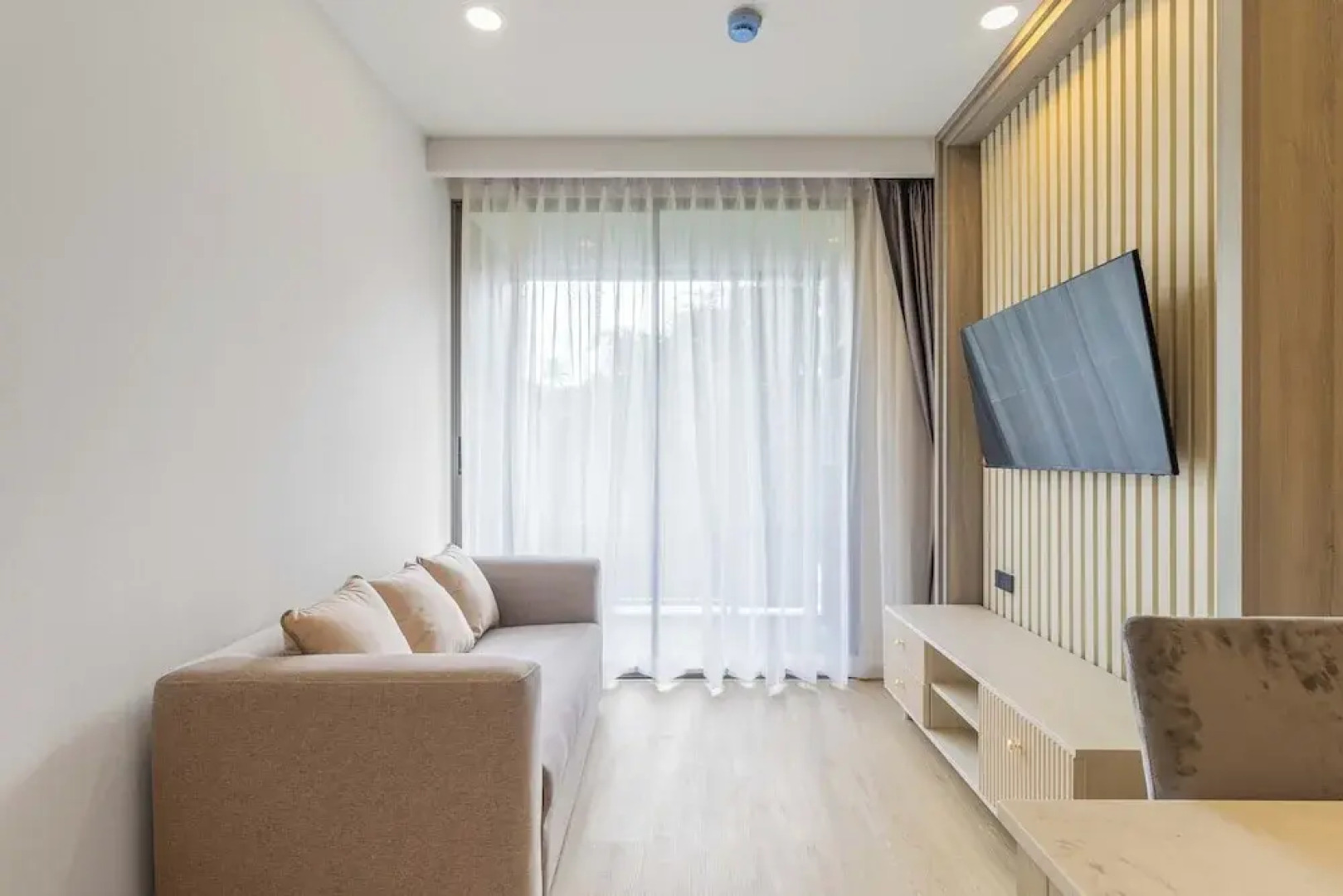 1BR Prime Spot Pool&Gym Near Beach C231