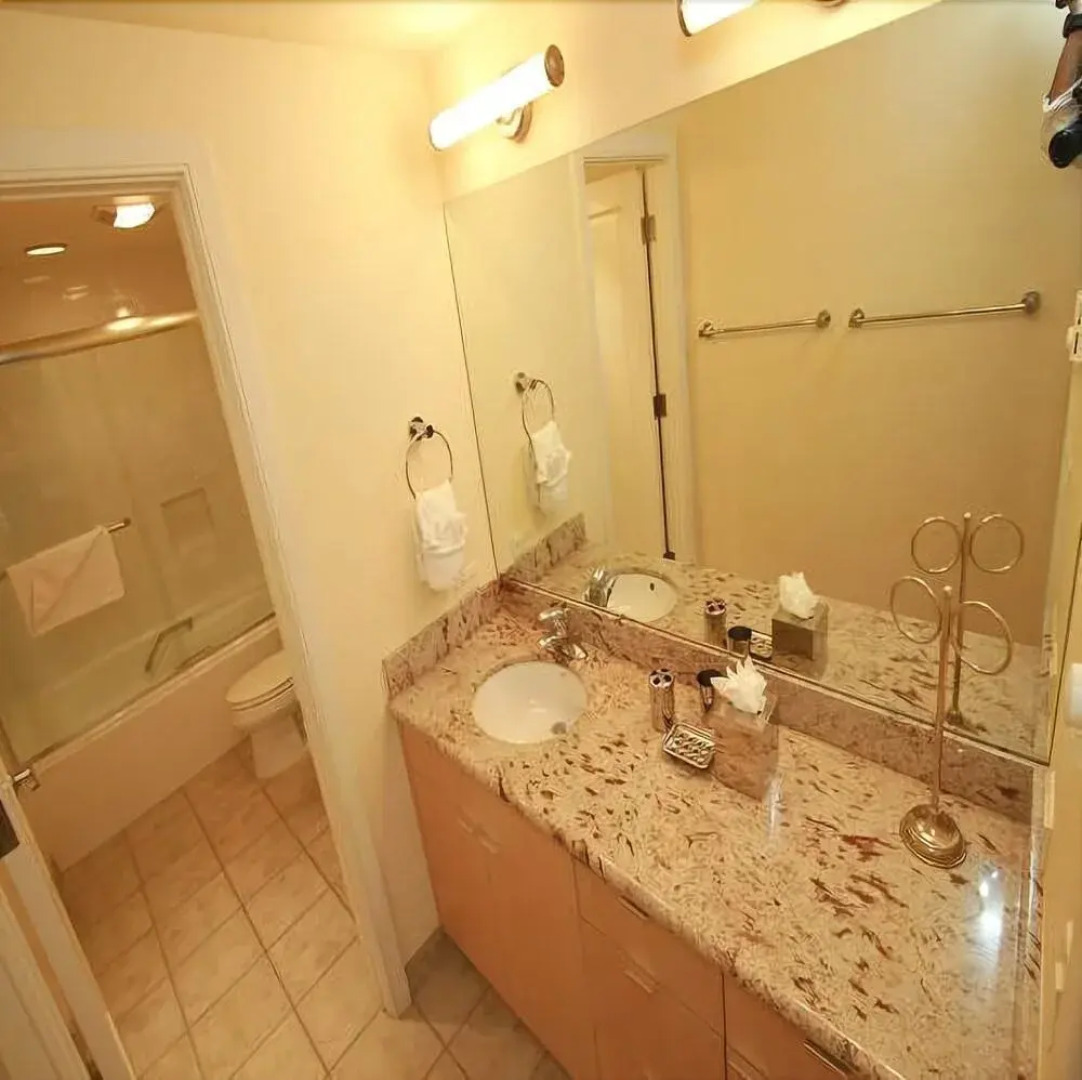 Northwoods Luxury Condo Close to Chairlift by RedAwning