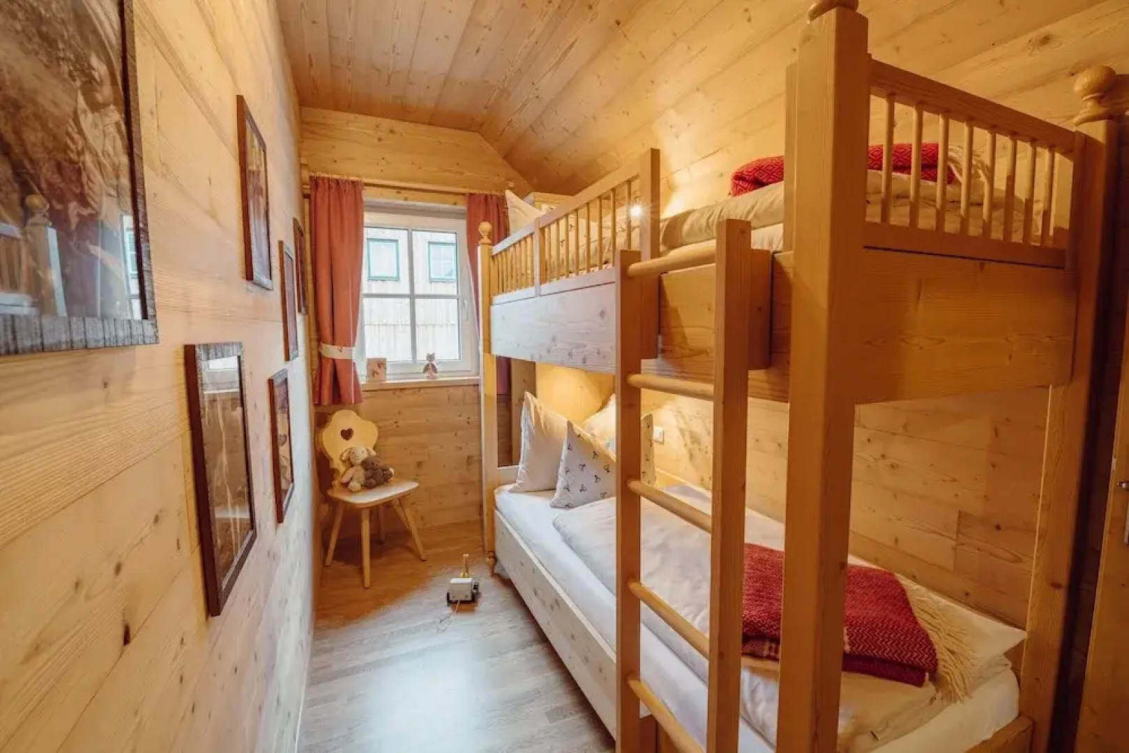 Chalet Near Lake Grundlsee & Ski Lift