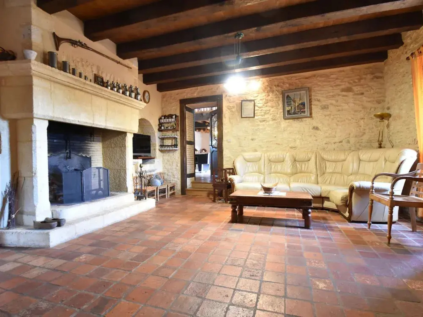 Beautiful Holiday Home with Heated Pool in Cazals France