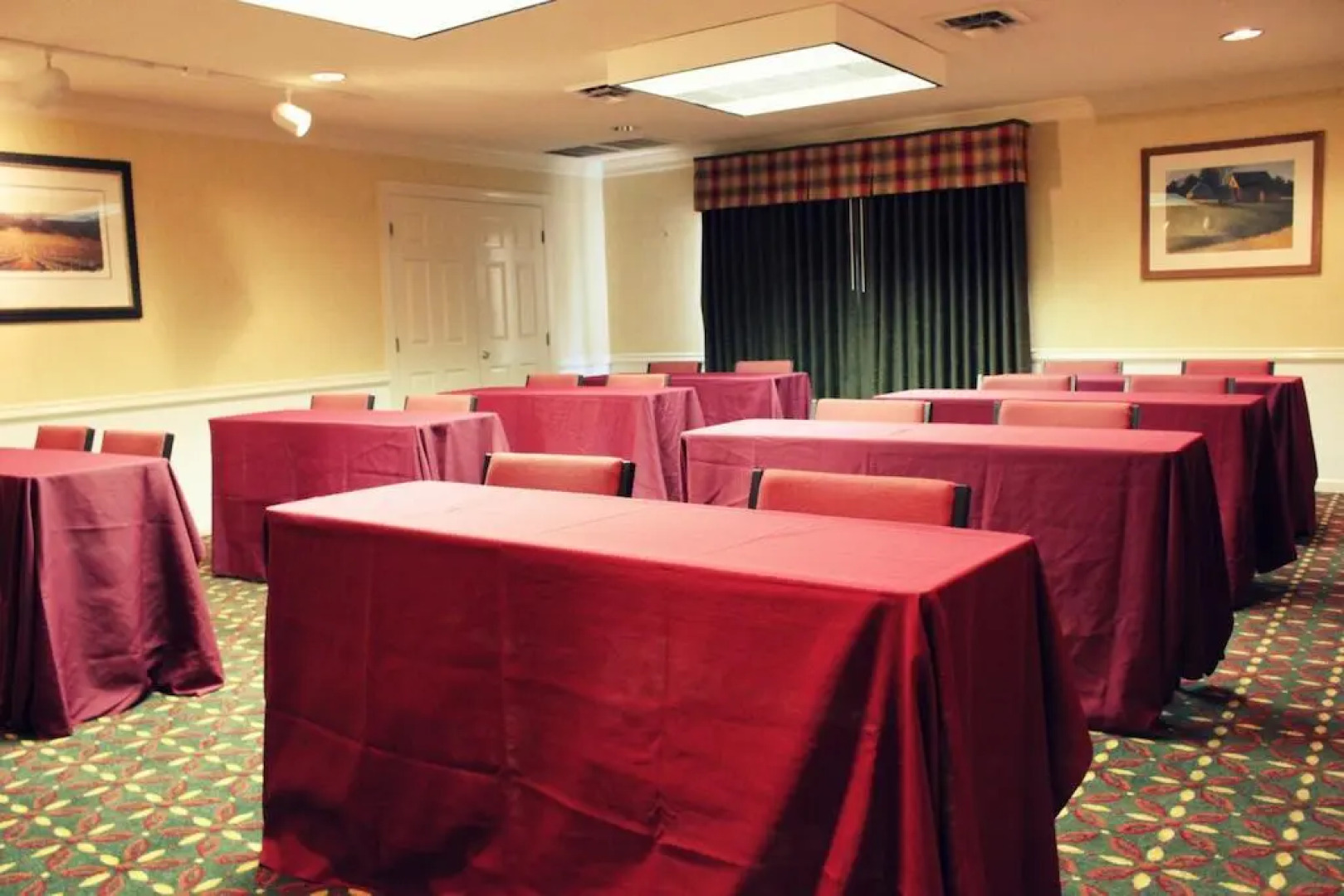 Cloverleaf Suites Columbia