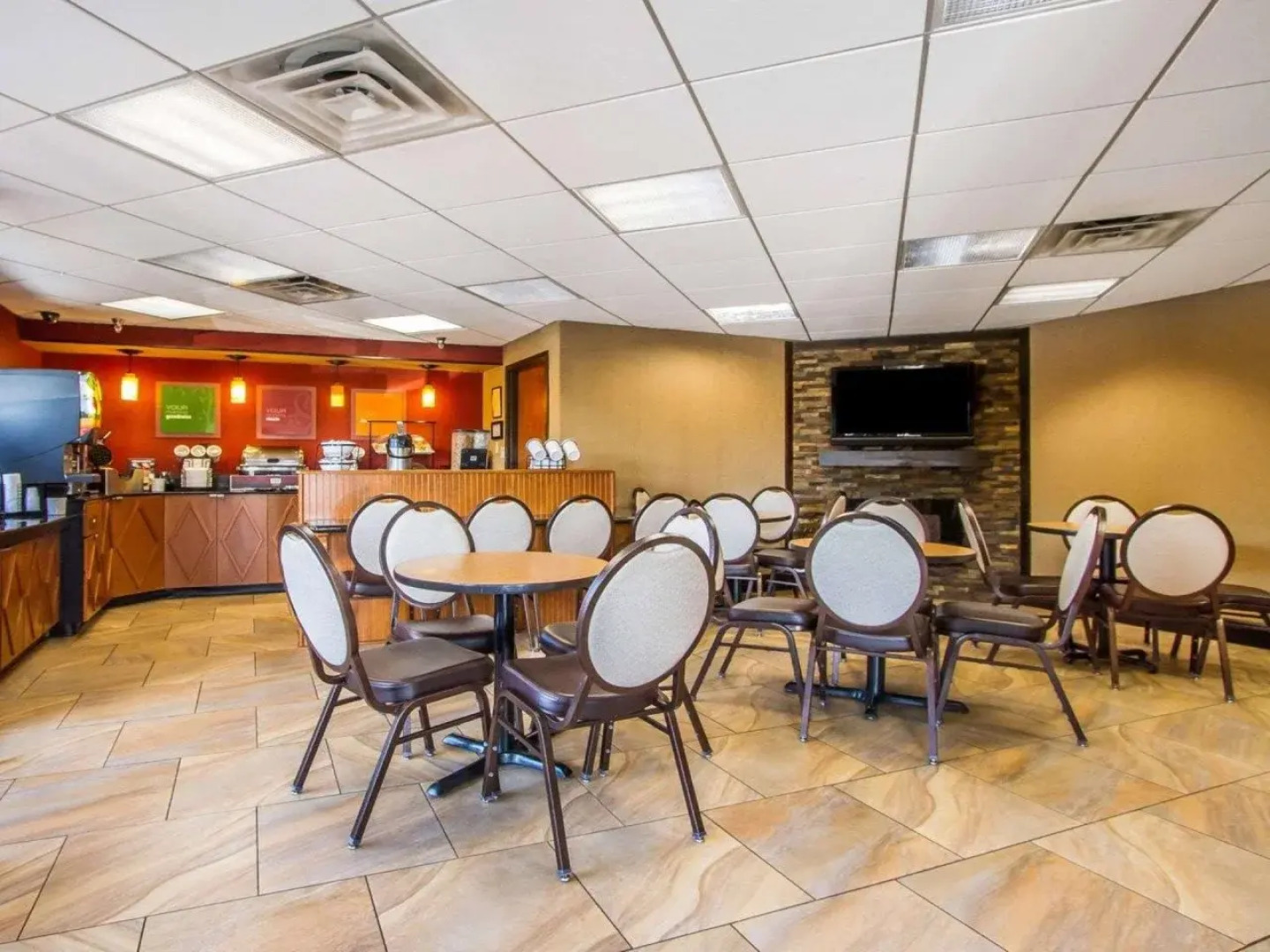 Rodeway Inn & Suites Clarksville near Governors Square Mall