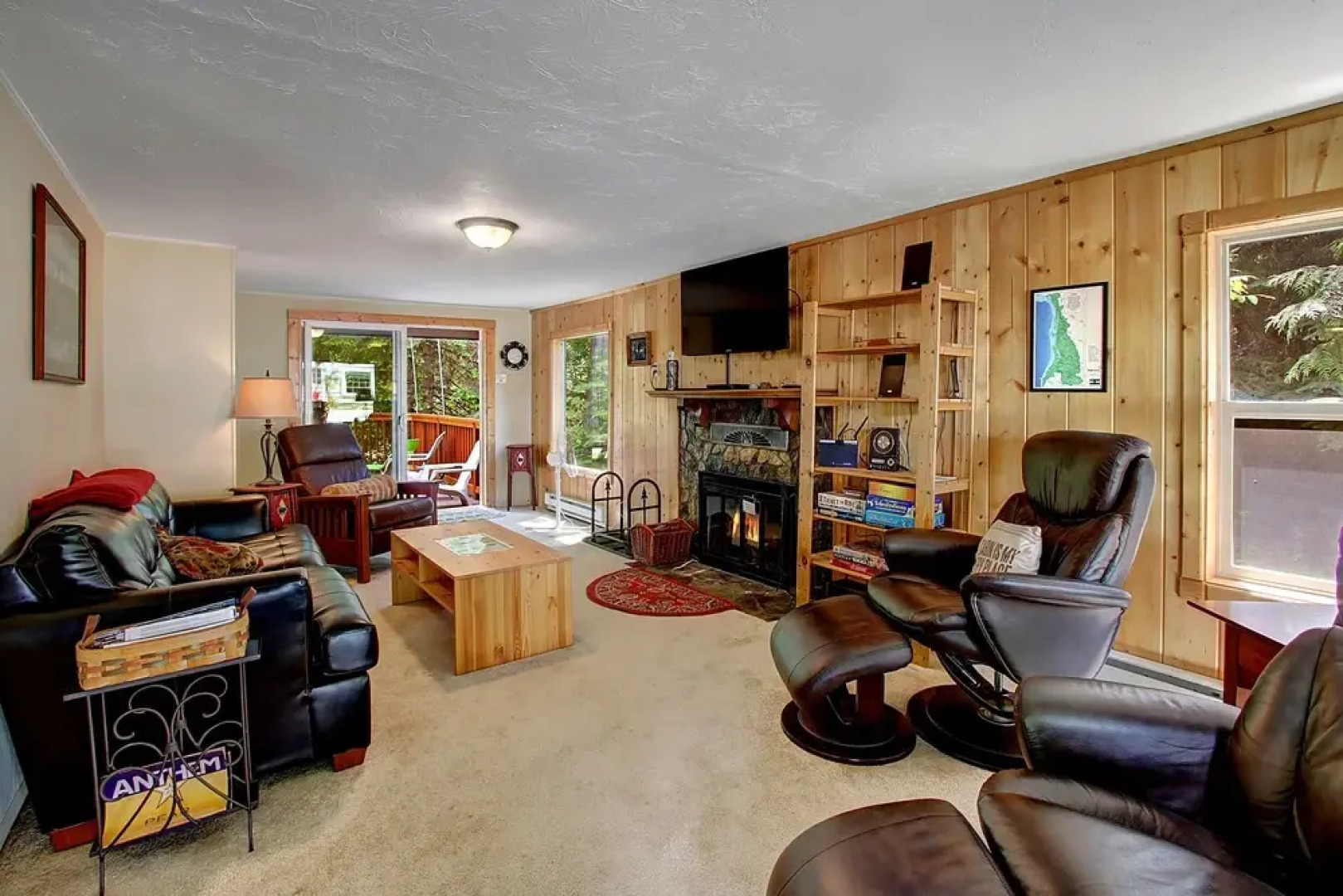 Peaceful Pines Cabin - Three Bedroom Home with Hot Tub