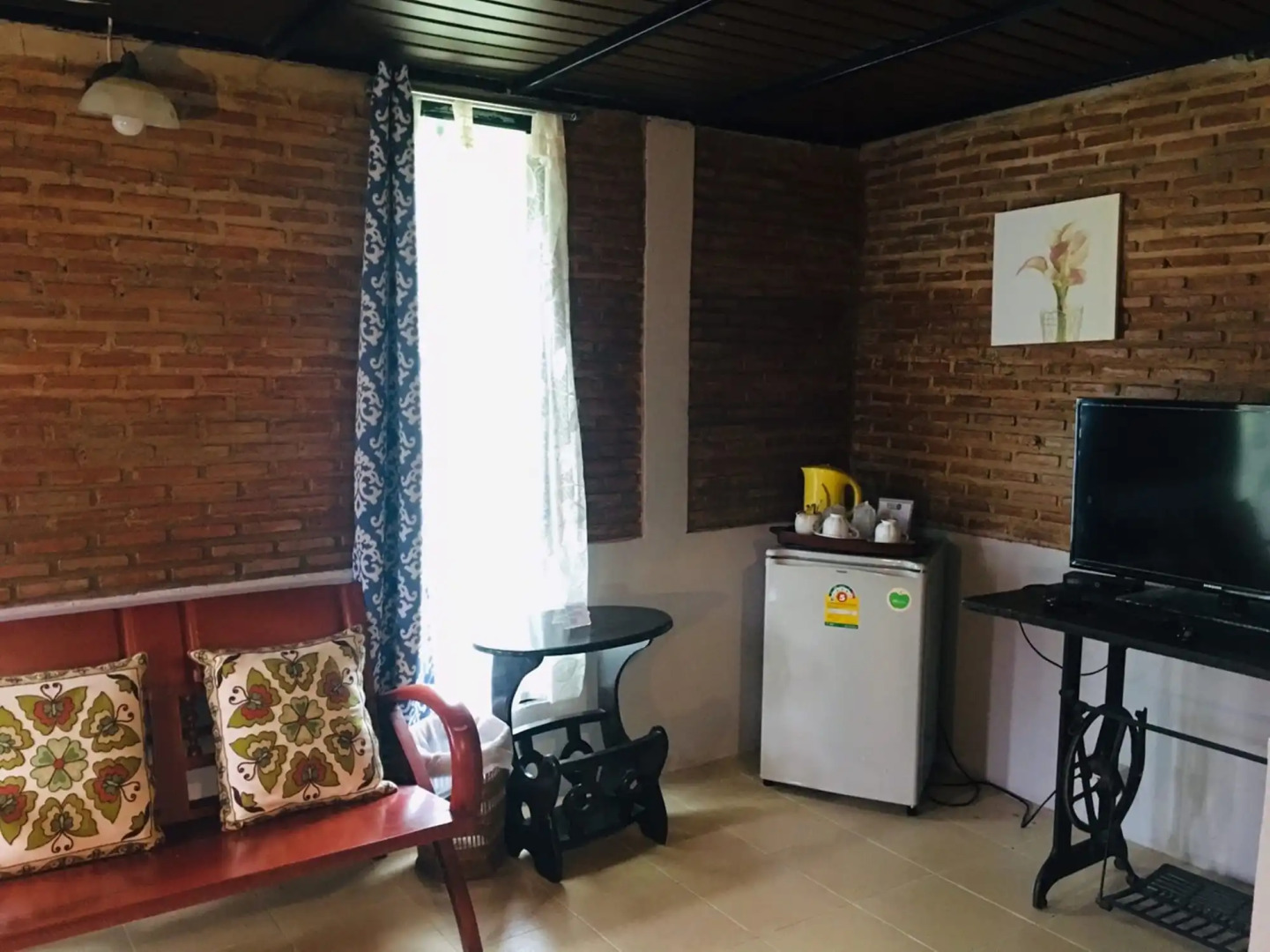 Kaengkrachan Boathouse Paradise Resort