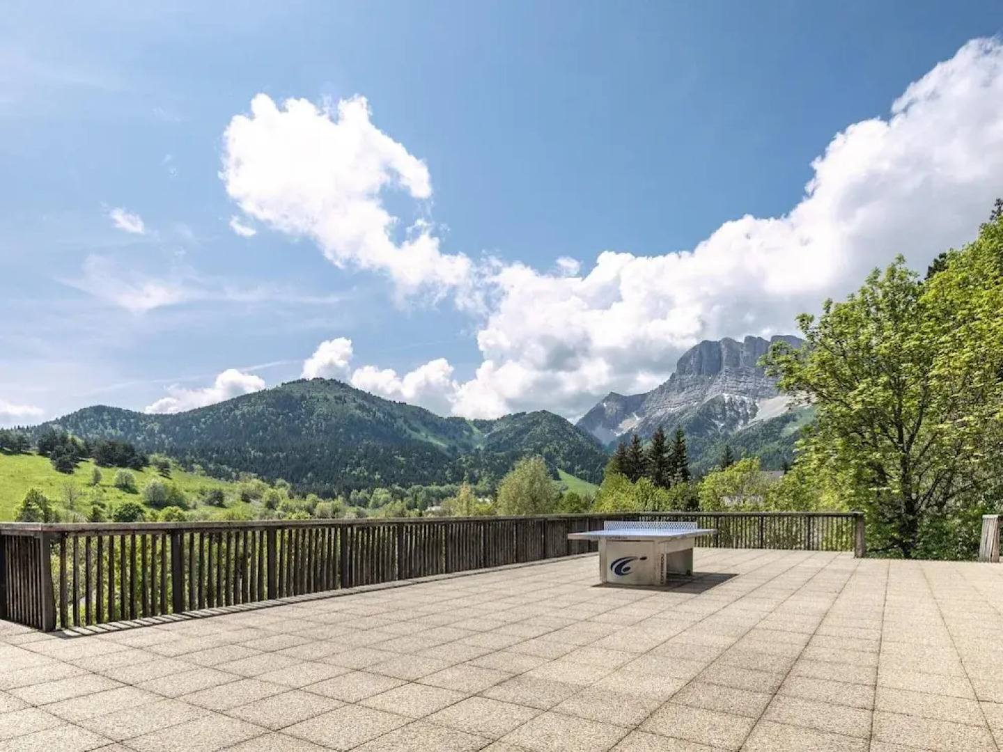 Chalet Retreat Near Slopes