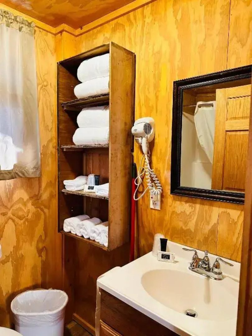 Country Cabins Motel