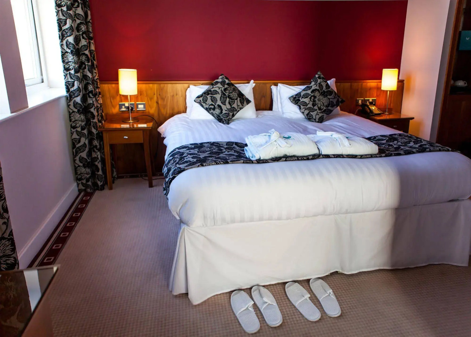 Admiralty Hotel & Restaurant