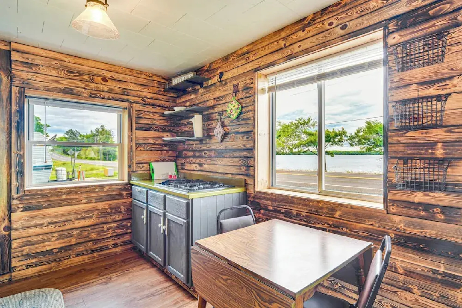 Wisconsin Lakeside Cottage w/ Deck, Views