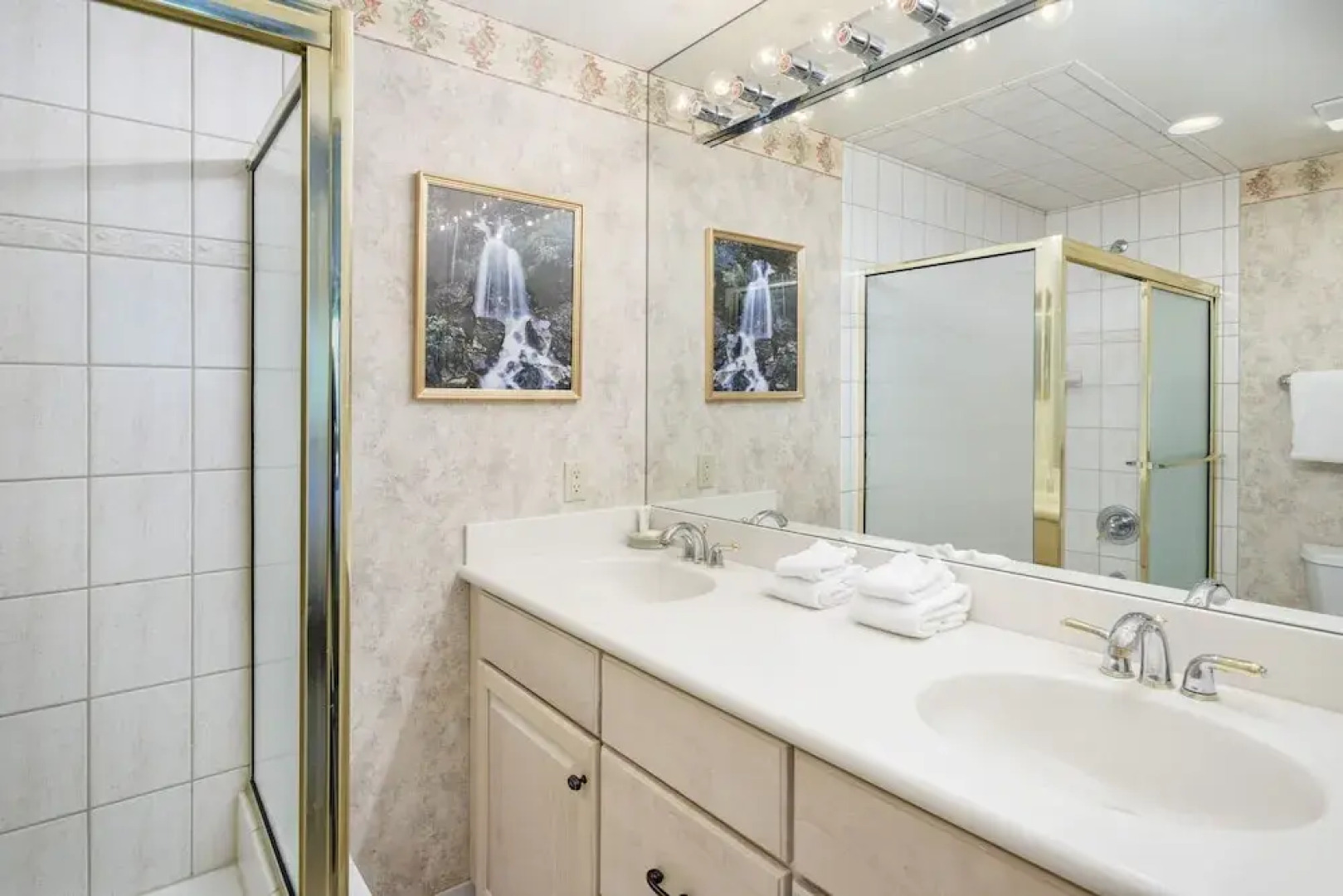 Fasching Haus by Frias Properties