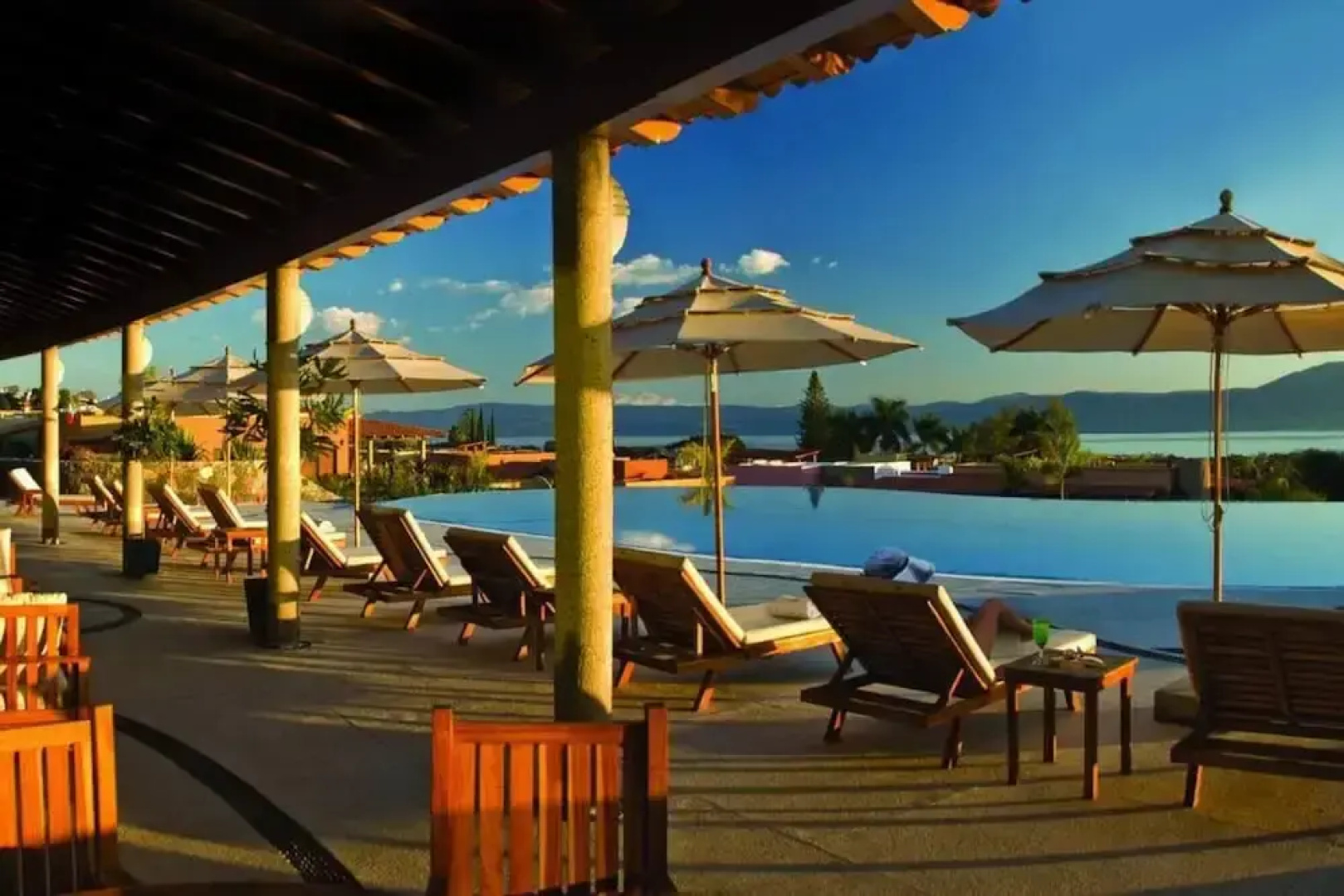 Luxury Private Resort 2-br 2-wr Condo w Breath Taking Lake Views