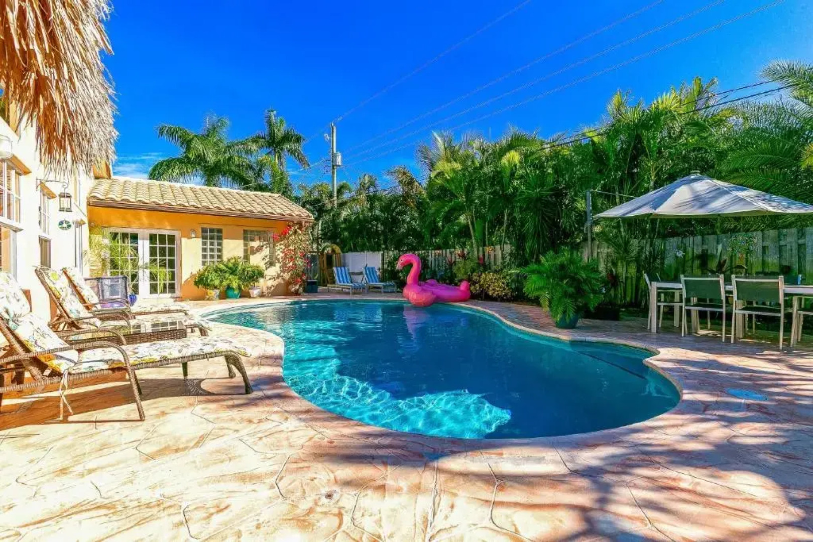 LUX 4 Bedrooms Private HTD Salt Water Pool With Concierge Service