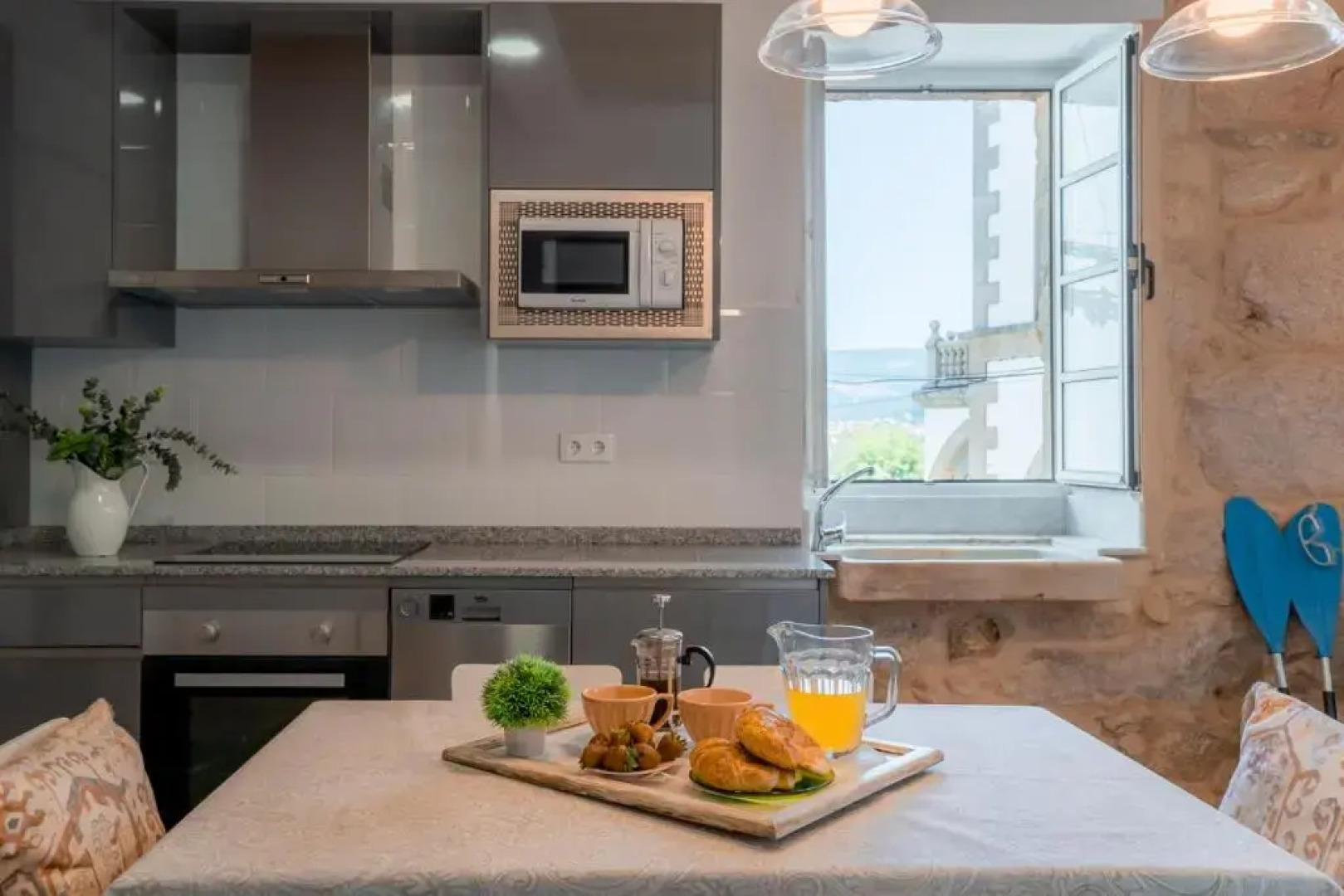 Casa dos Infantes by Mea Substantia