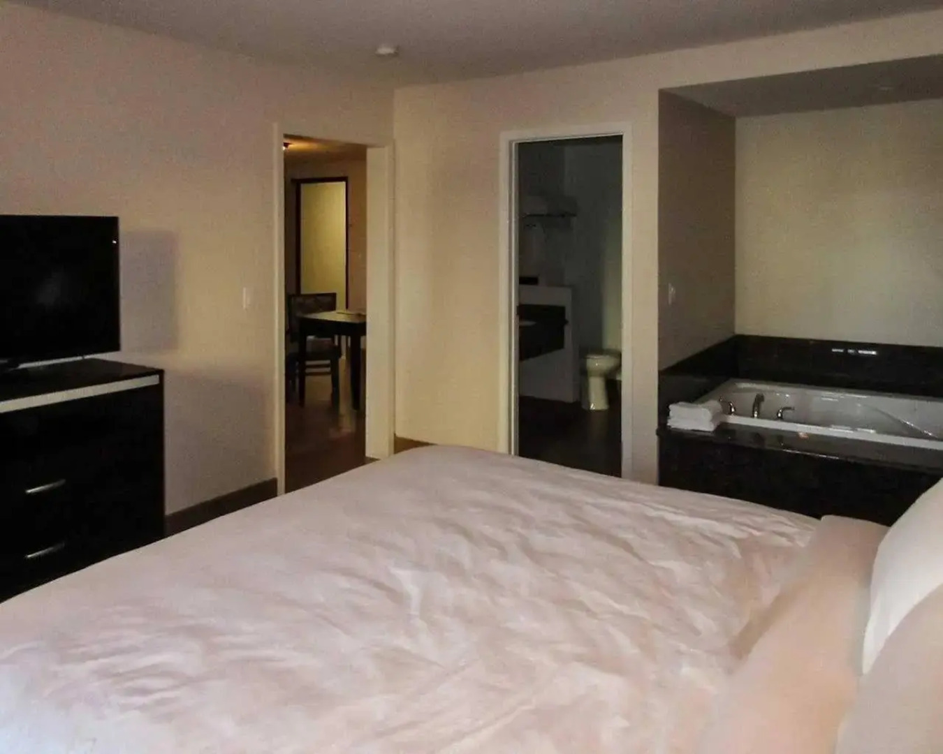 Quality Inn & Suites near Downtown Bakersfield