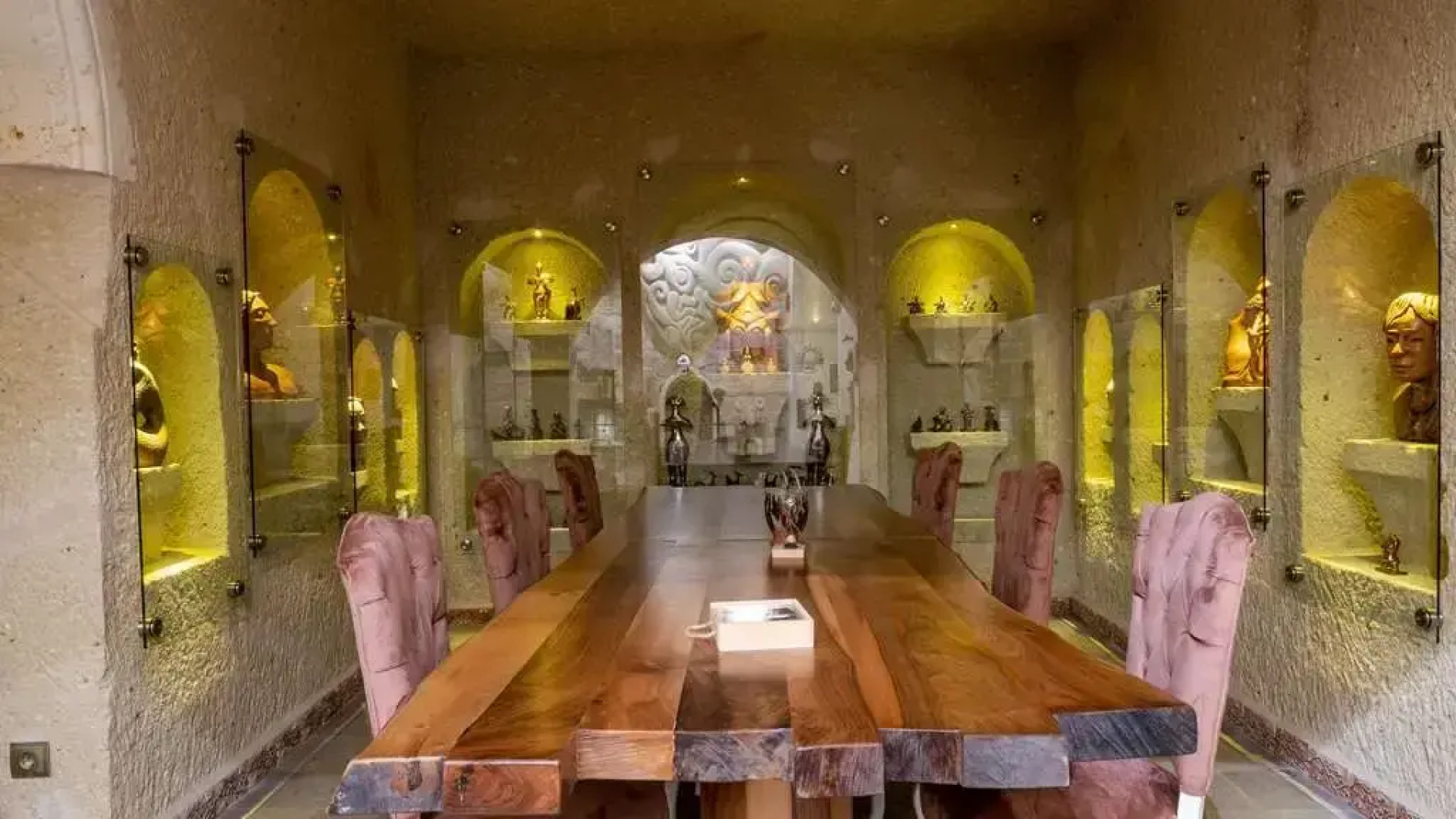 Elika Cave Suites & Spa