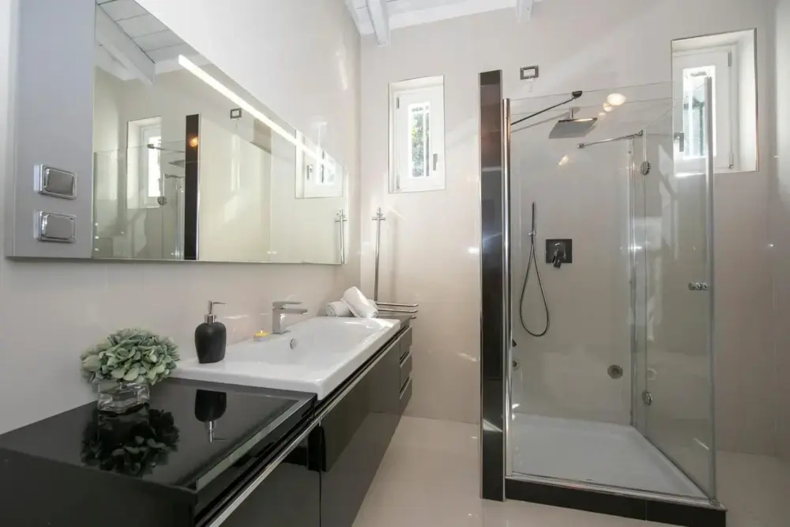 Villa Al Golfo Pool and View