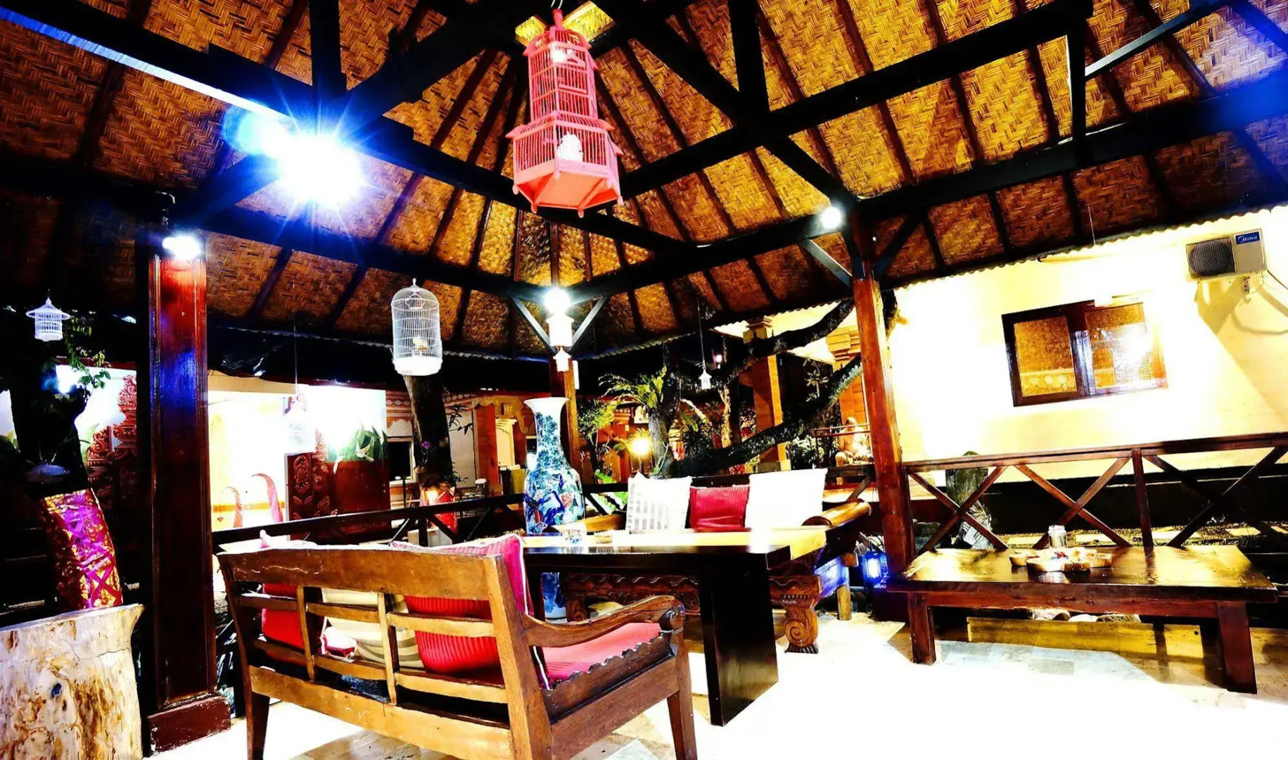 Puri Wisata Balinese Style Hotel