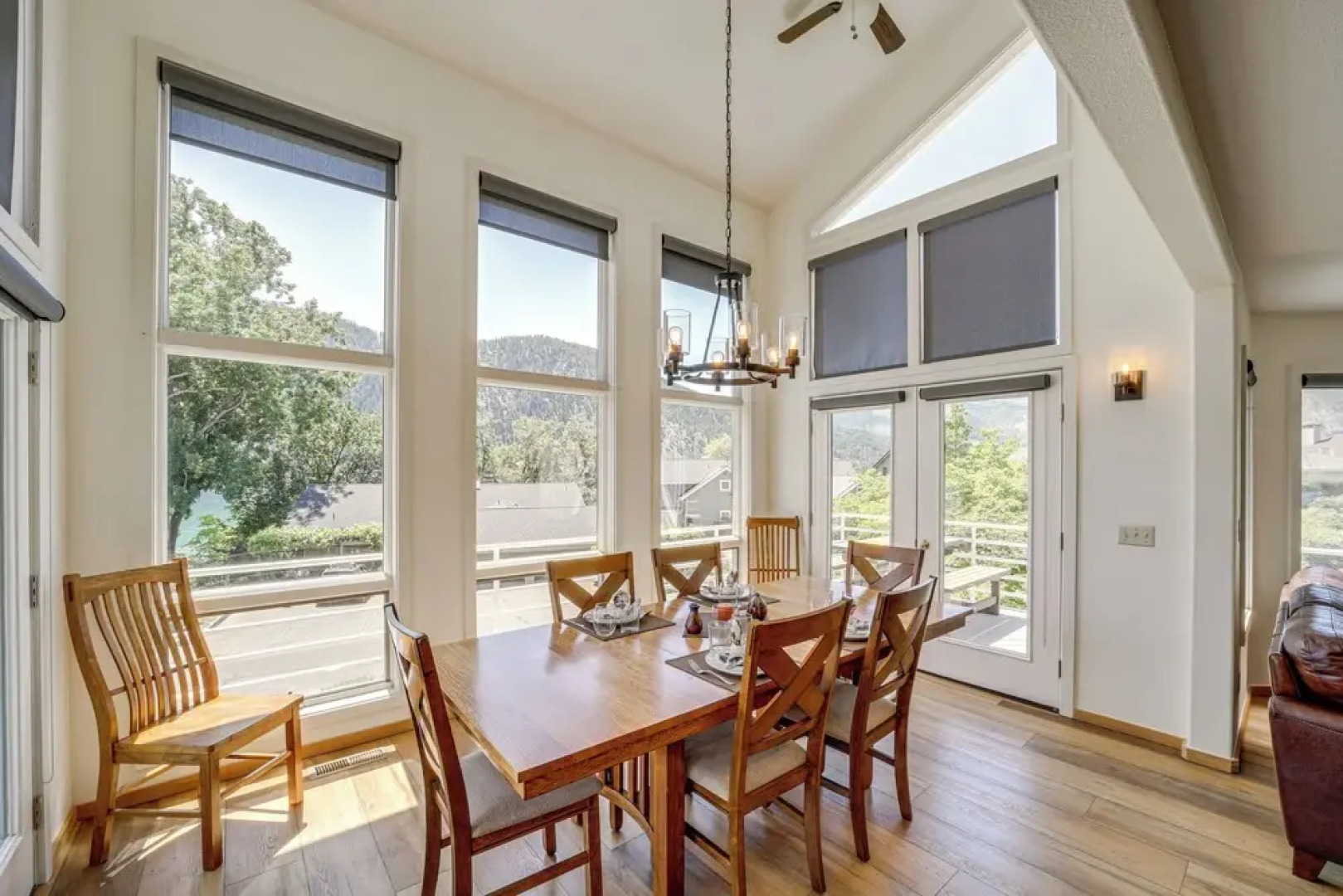 Modern Retreat w/ Hot Tub - Steps to Lake Chelan!