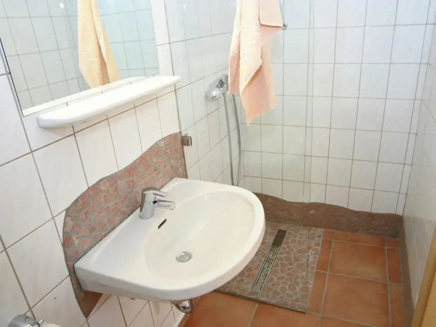 Apartment in a Wooded Area With Pool