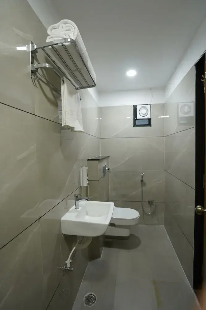 7th Cloud By FabHotel