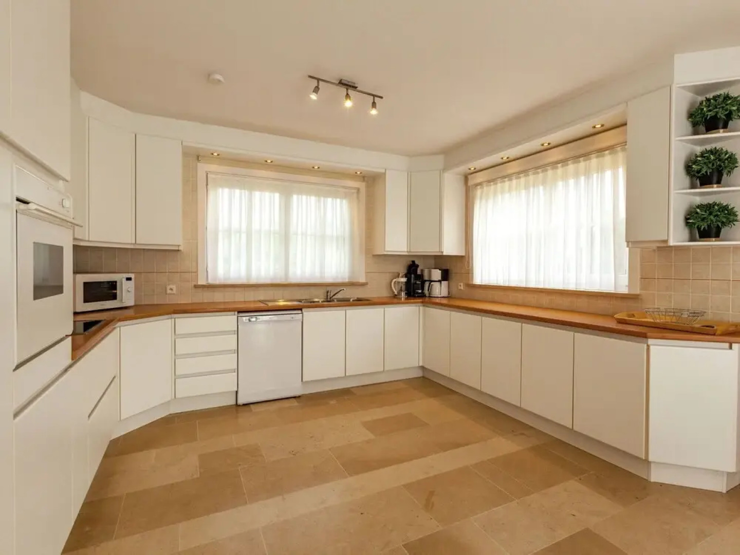 Luxurious Villa in De Panne with Garden